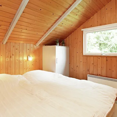 Two-bedroom Holiday In 9 *