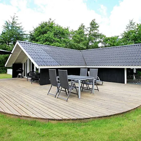 Semesterbostad Two-bedroom Holiday In 9 *